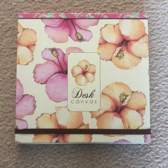 NWT Cid Pear by Tina Givens Desk Canvas Paper Weekly Agenda with Large Flowers - Picture 1 of 6